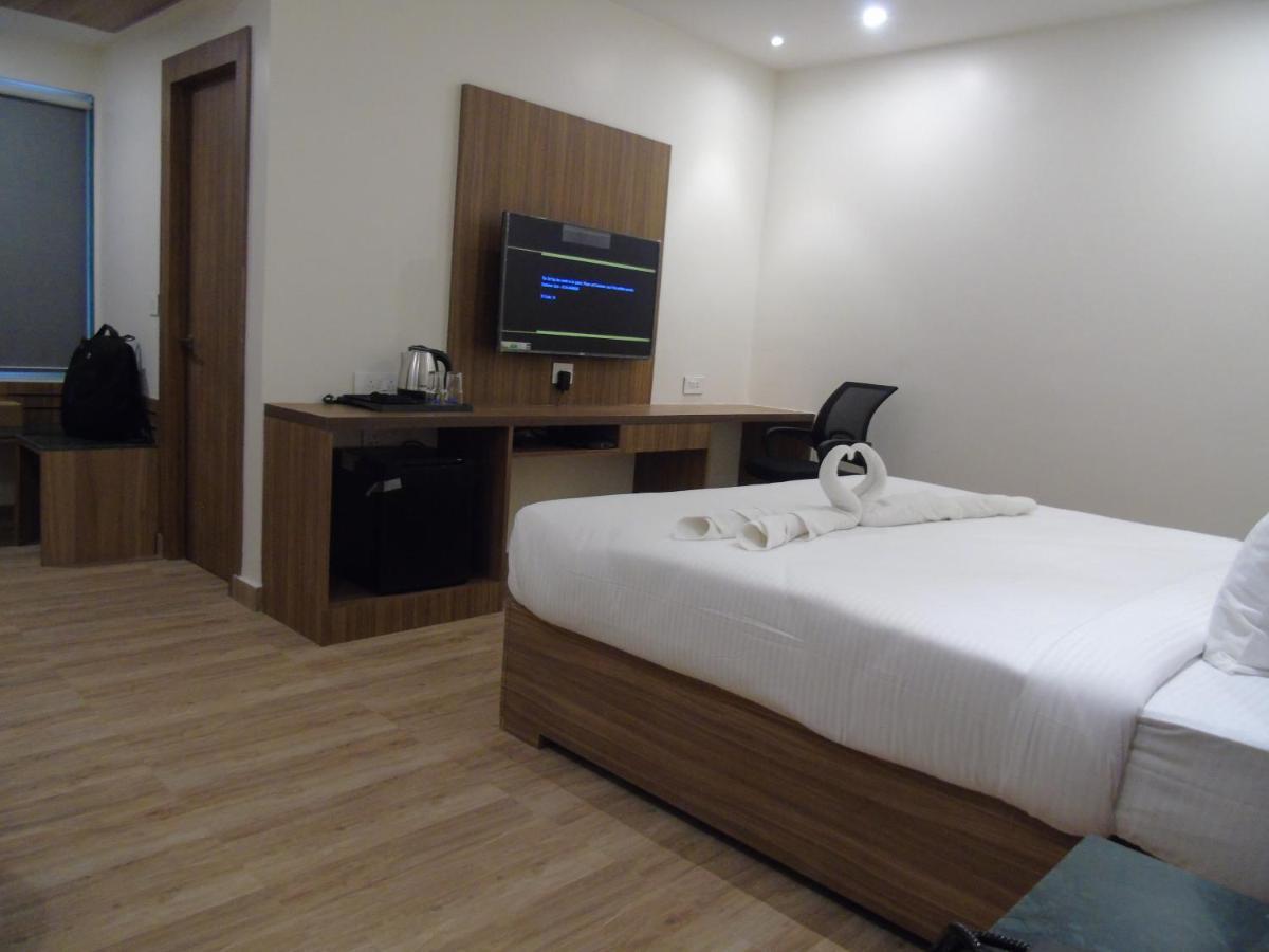 Hotel Sharda Residency Патна Экстерьер фото